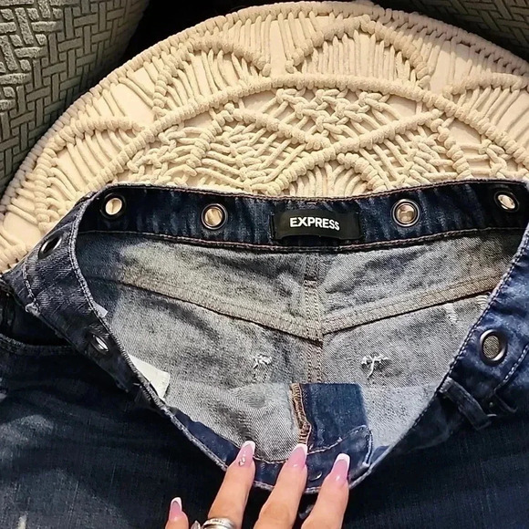 Express Shortie Vintage High Rise Shorts - Picture 2 of 4